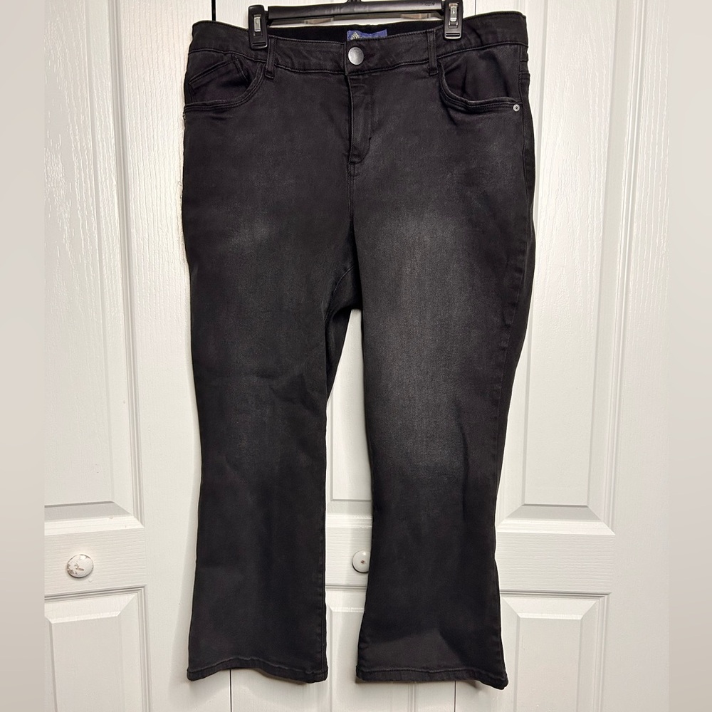 Women’s Black Stretch Crop Jeans